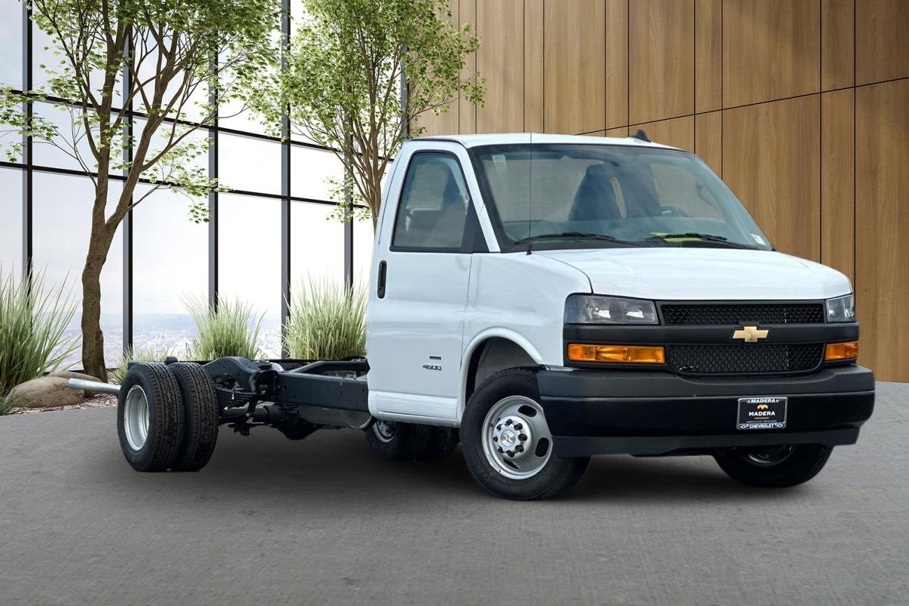 2025 Chevrolet Express Cutaway 4500 2WT