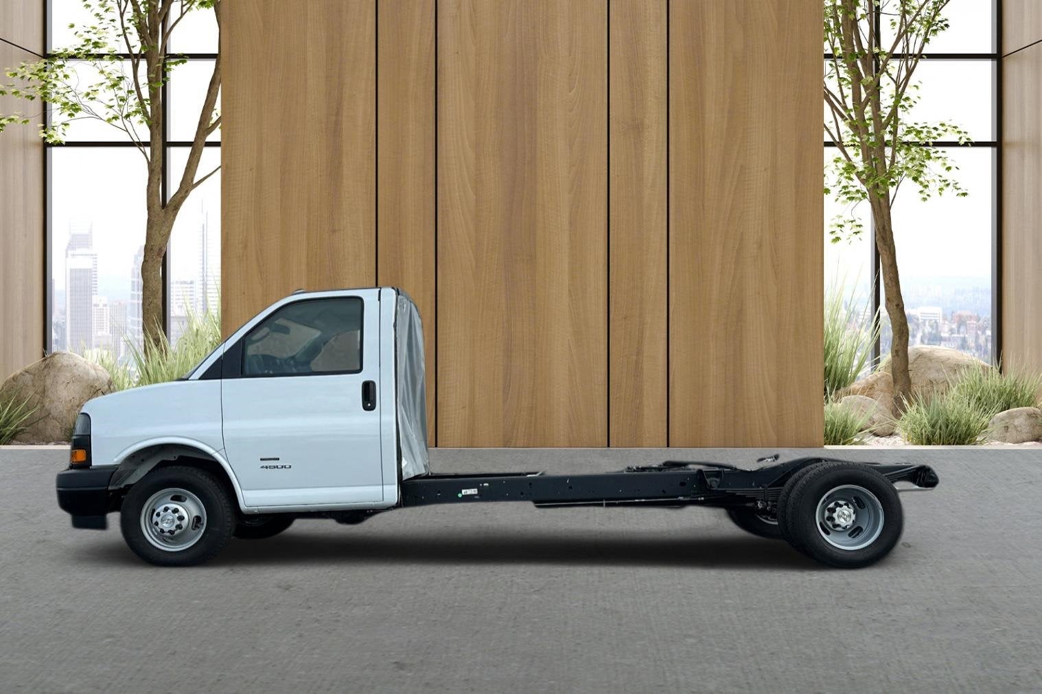 2025 Chevrolet Express Cutaway 4500 2WT