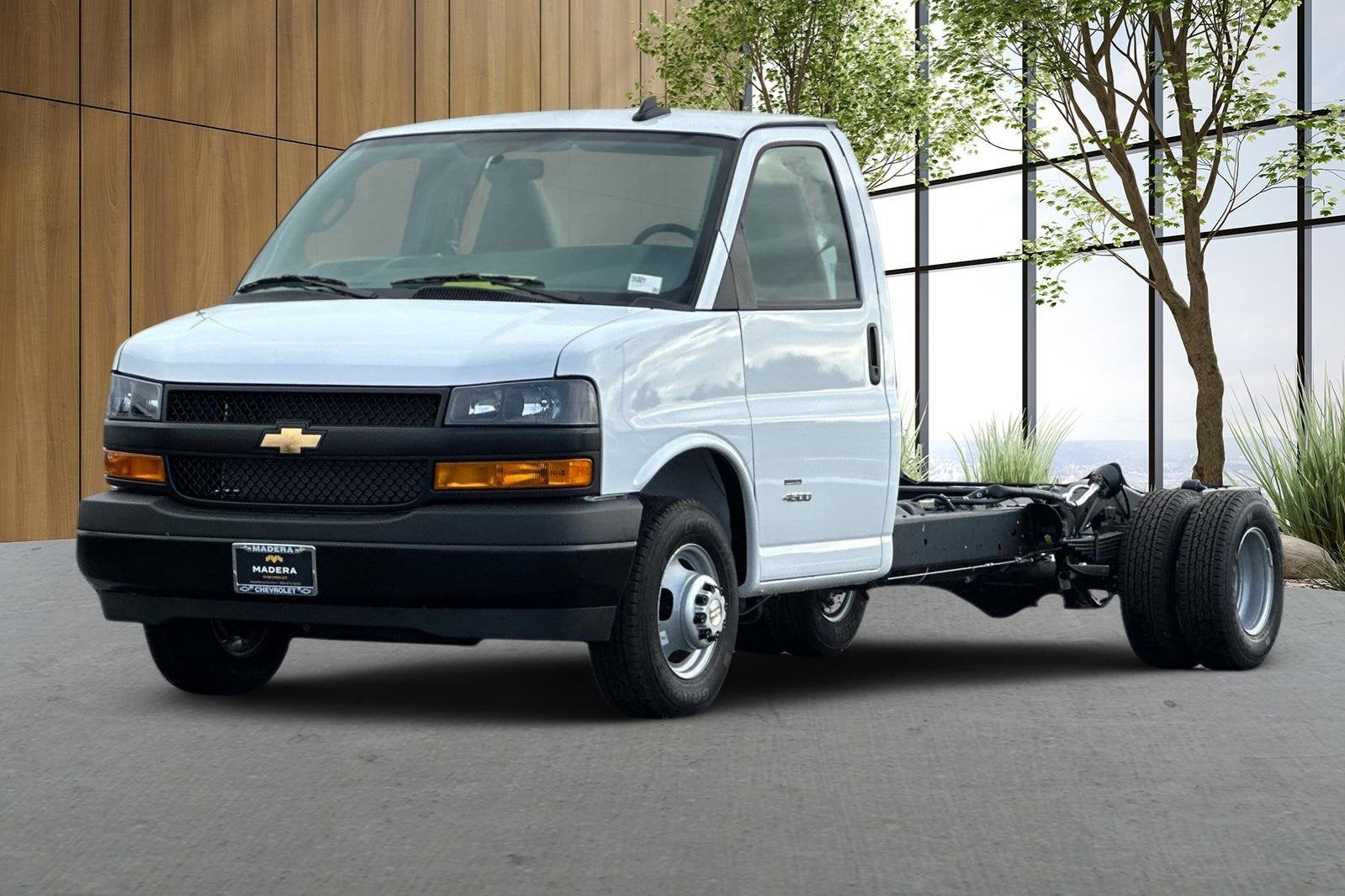 2025 Chevrolet Express Cutaway 4500 2WT