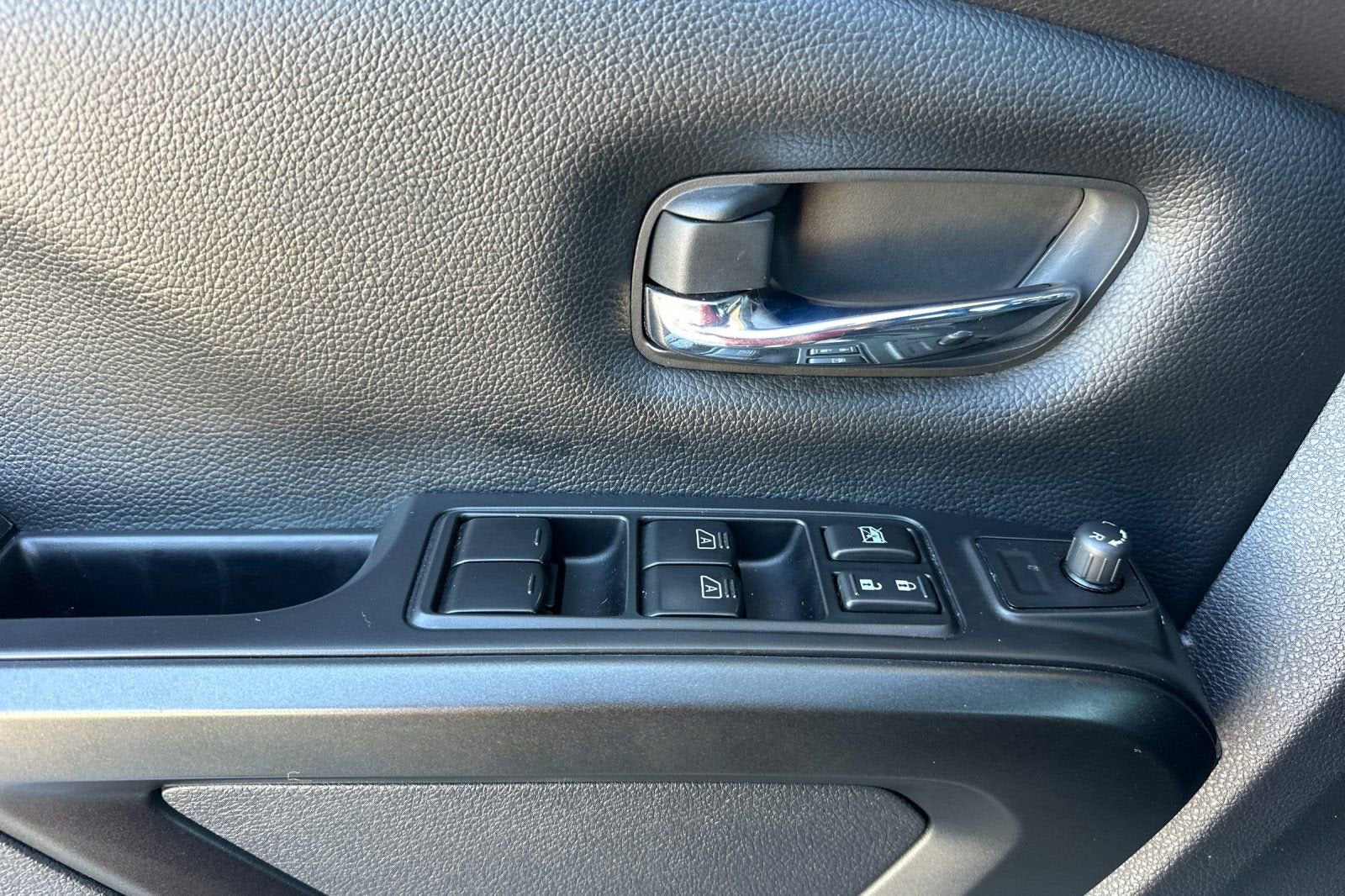 2023 Nissan Titan SV