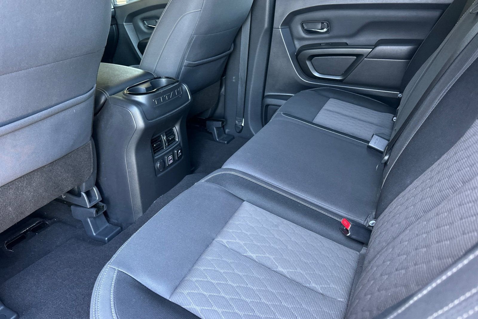 2023 Nissan Titan SV