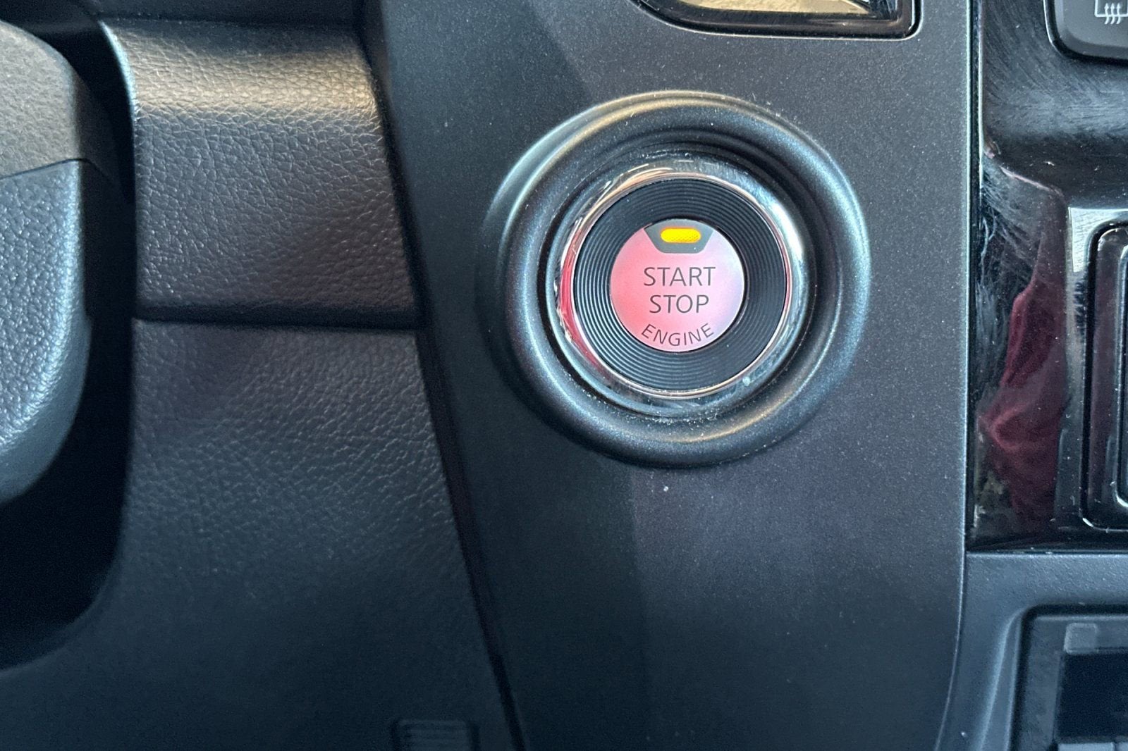 2023 Nissan Titan SV