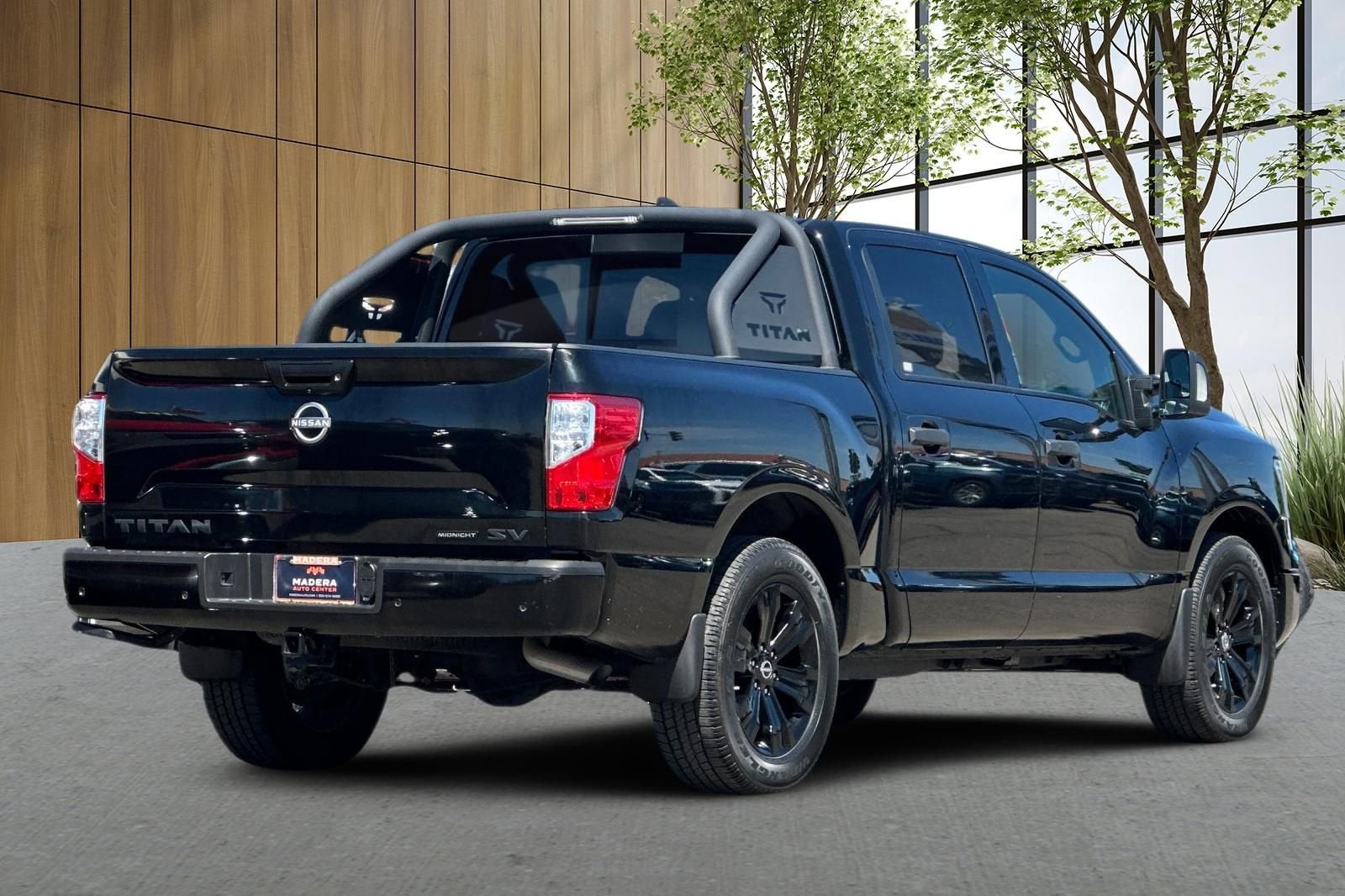 2023 Nissan Titan SV