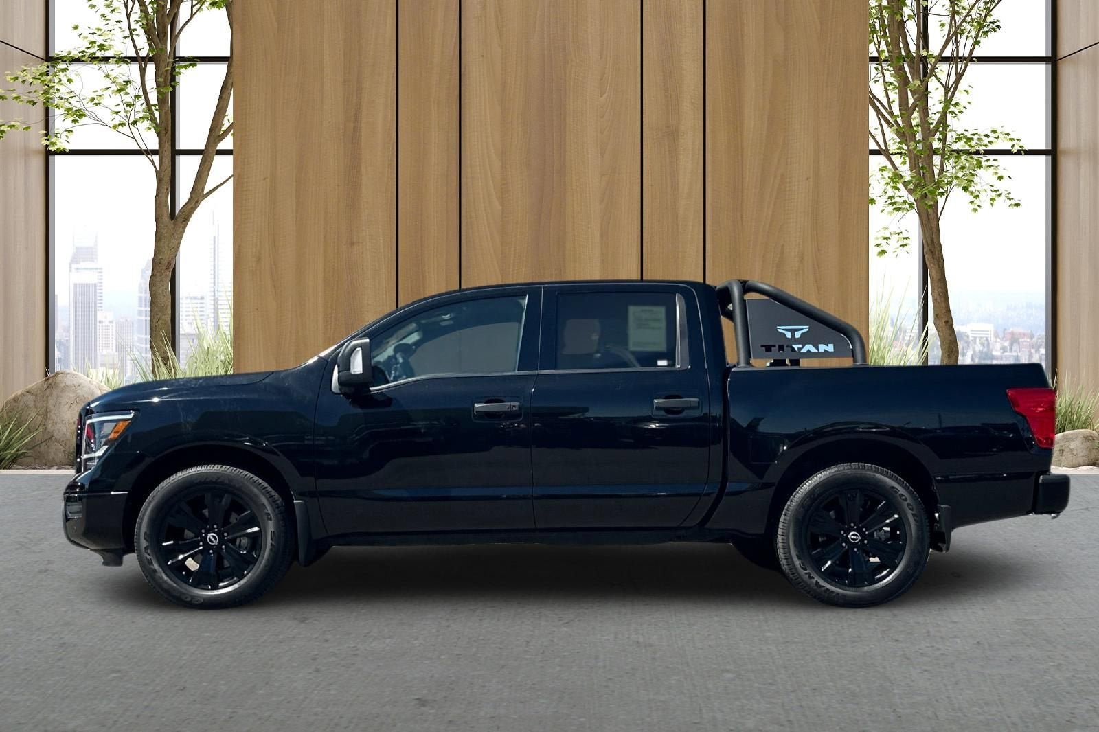 2023 Nissan Titan SV