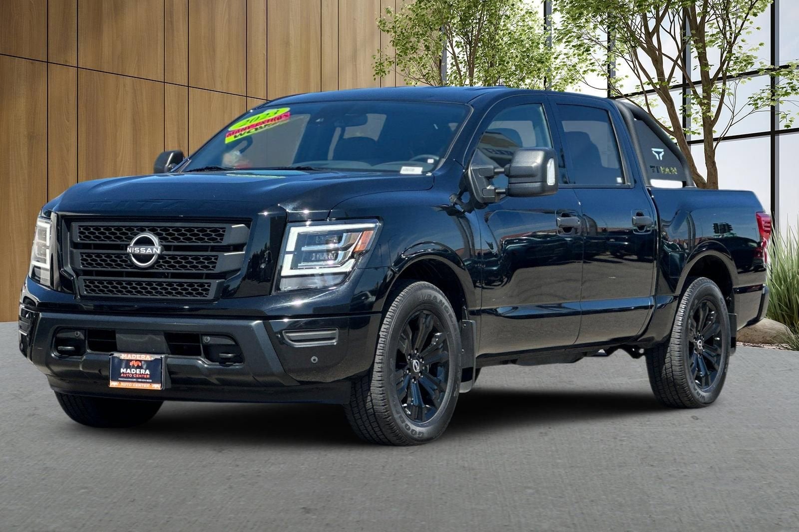 2023 Nissan Titan SV