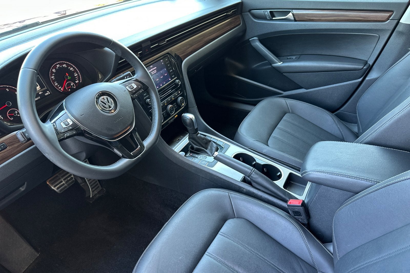 2022 Volkswagen Passat 2.0T Limited Edition
