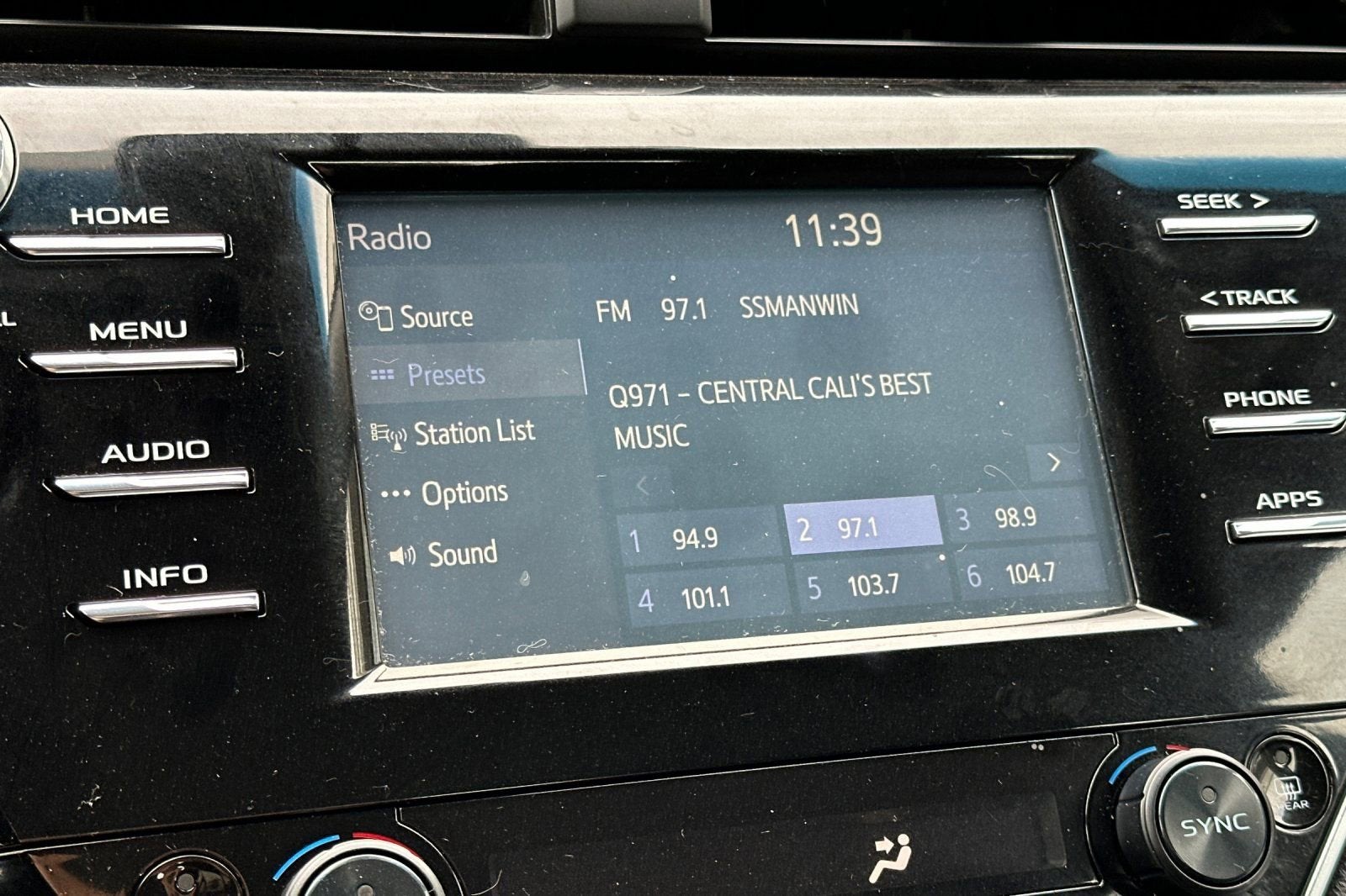 2018 Toyota Camry Hybrid LE