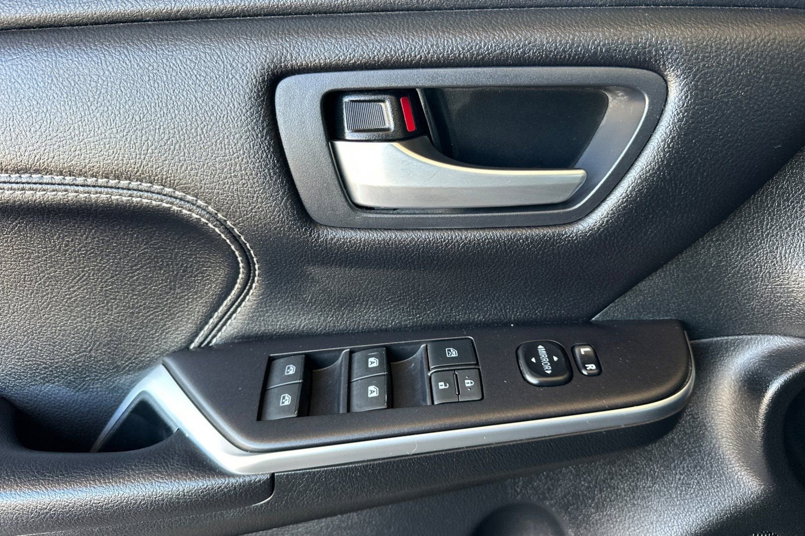 2017 Toyota Camry Hybrid LE