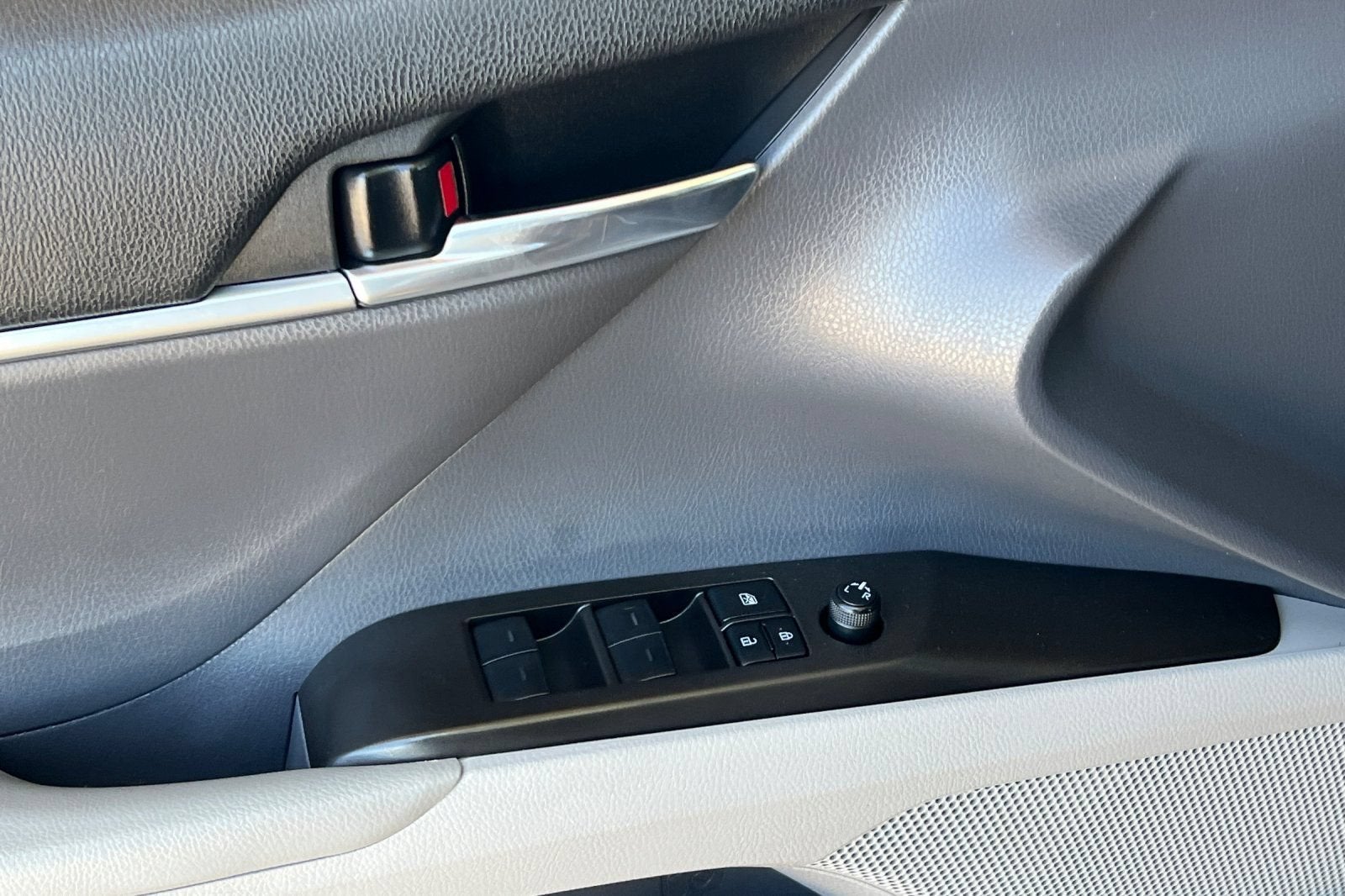 2023 Toyota Camry Hybrid SE