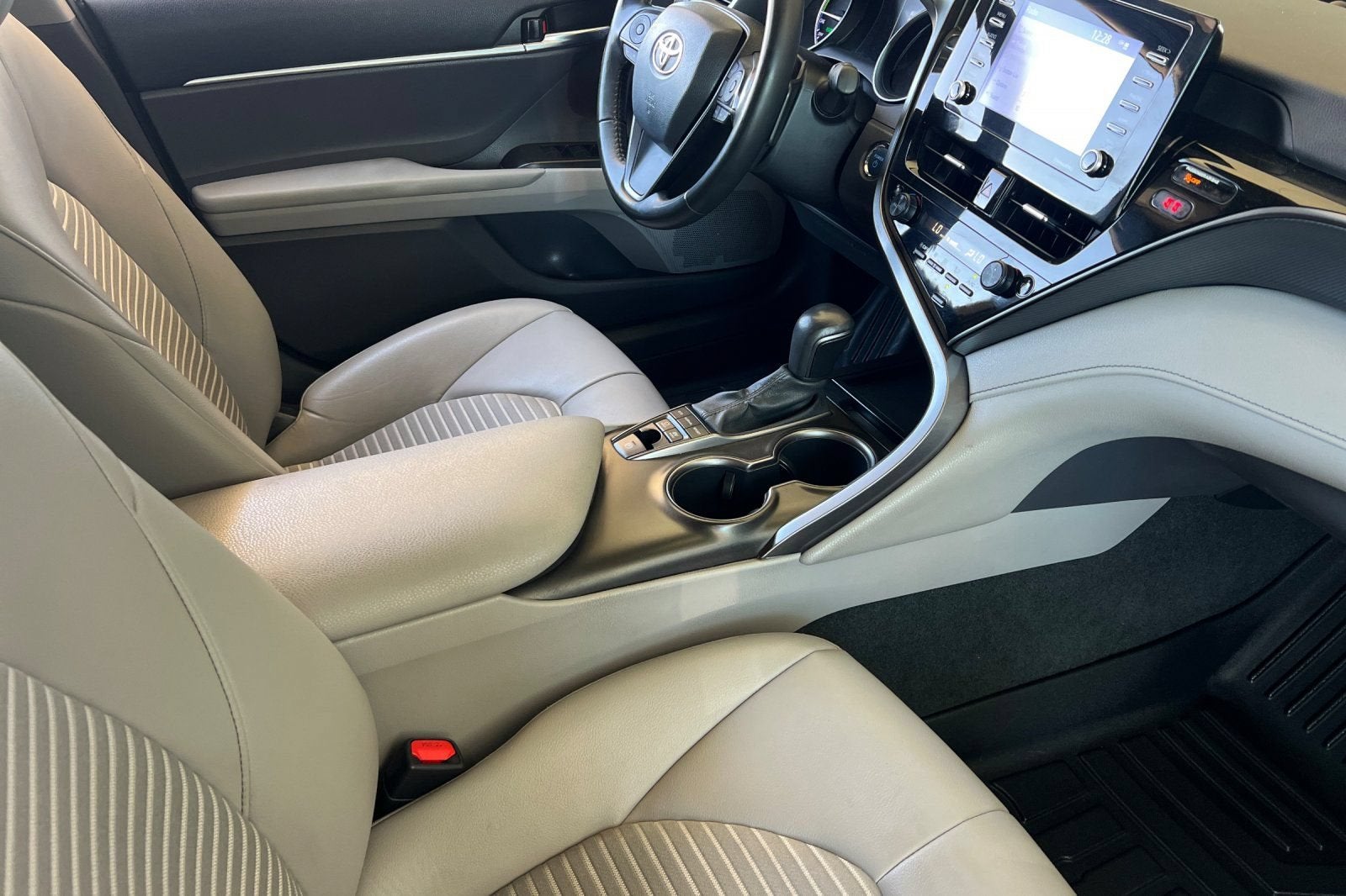 2023 Toyota Camry Hybrid SE