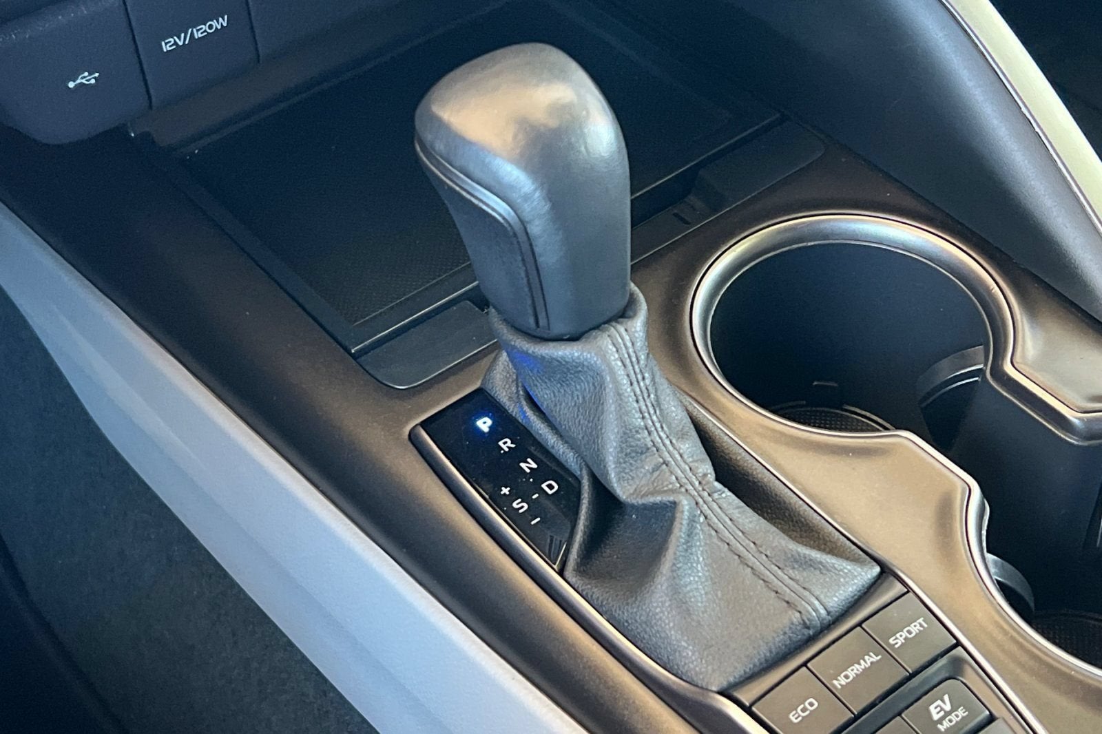 2023 Toyota Camry Hybrid SE
