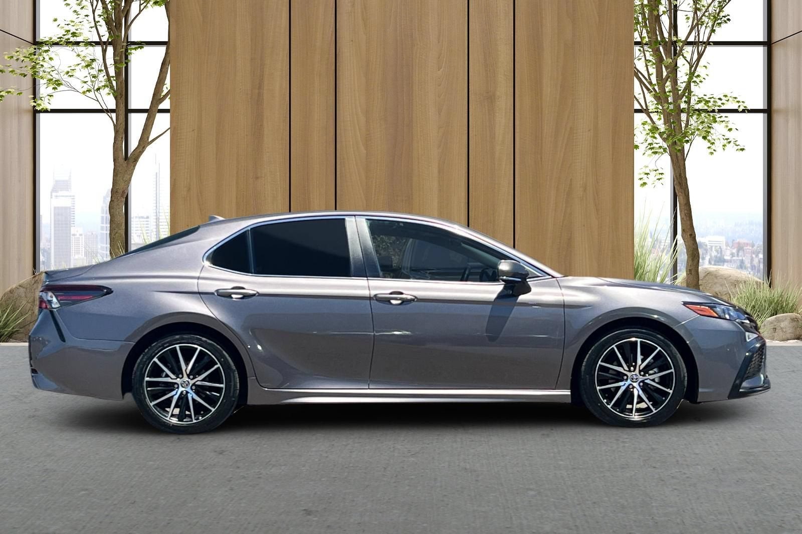 2023 Toyota Camry Hybrid SE