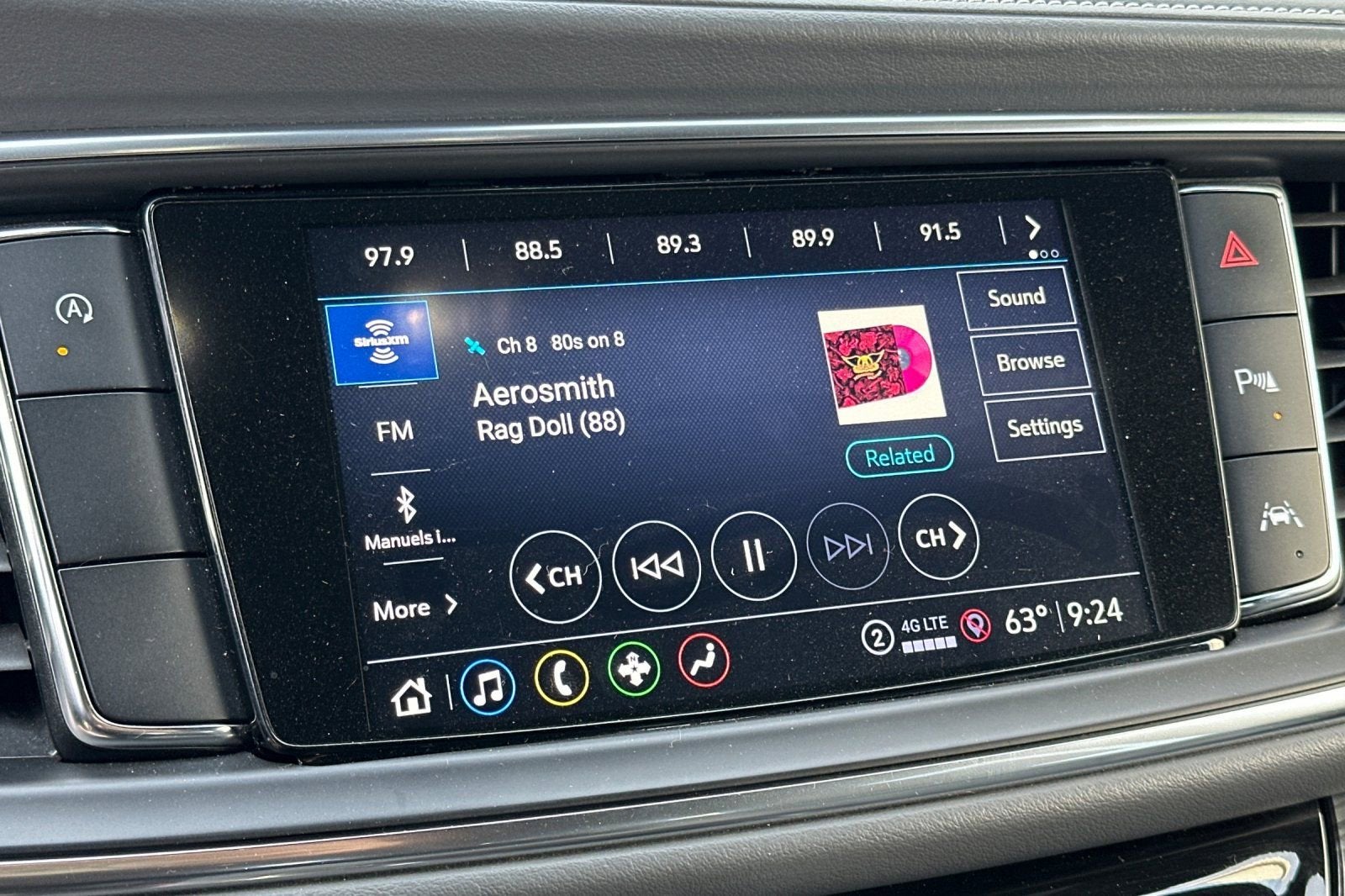 2022 Buick Enclave Essence