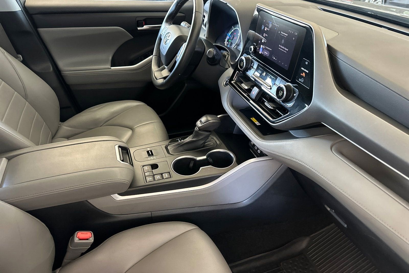 2023 Toyota Highlander Hybrid XLE