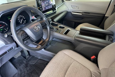 2022 Toyota Sienna LE
