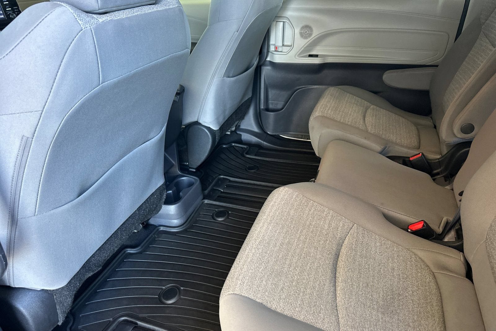 2022 Toyota Sienna LE