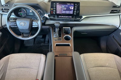 2022 Toyota Sienna LE