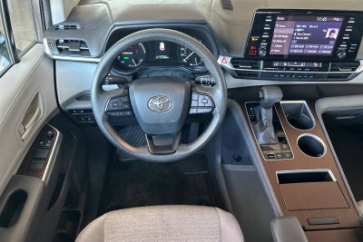 2022 Toyota Sienna LE