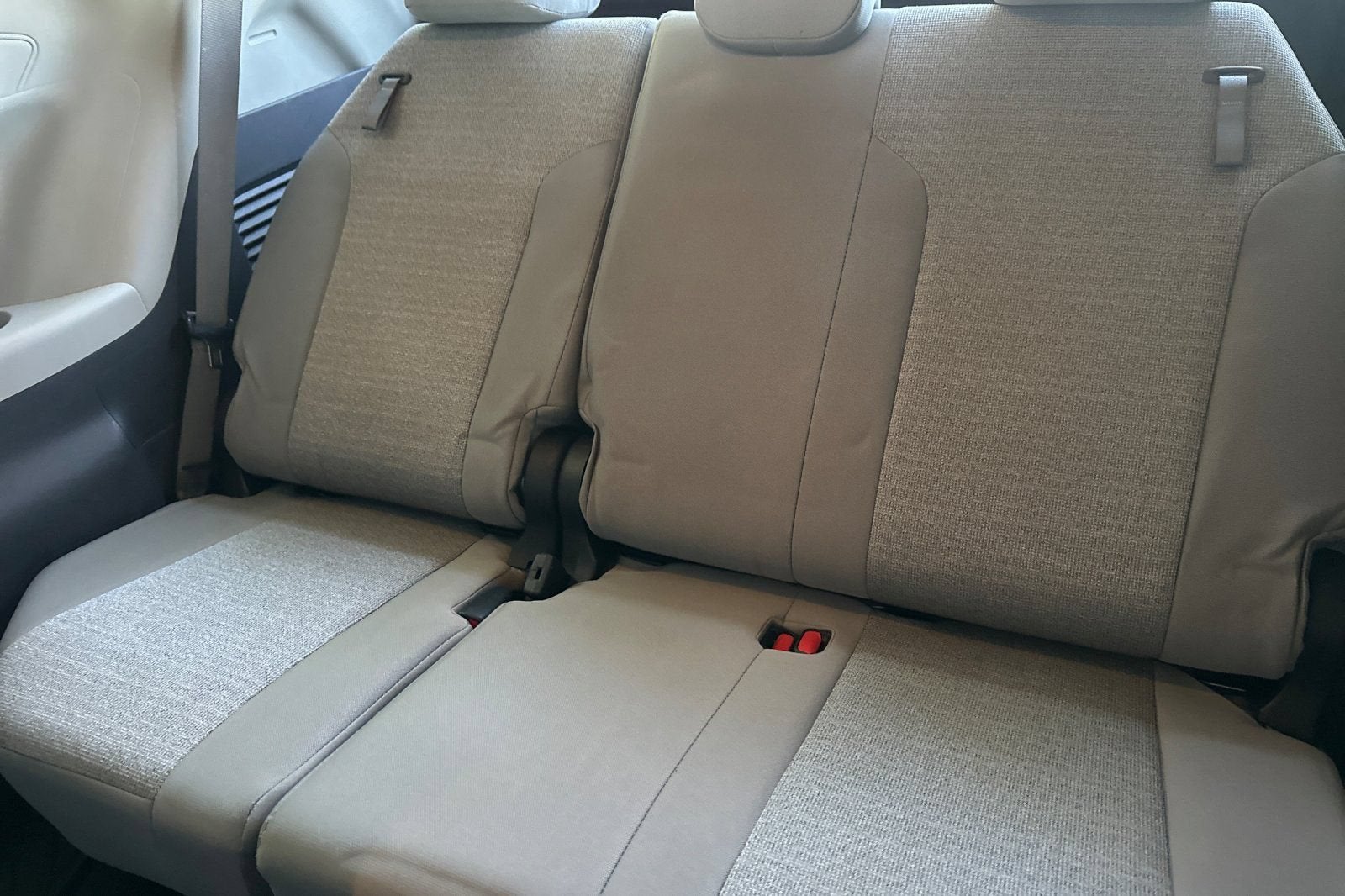 2022 Toyota Sienna LE