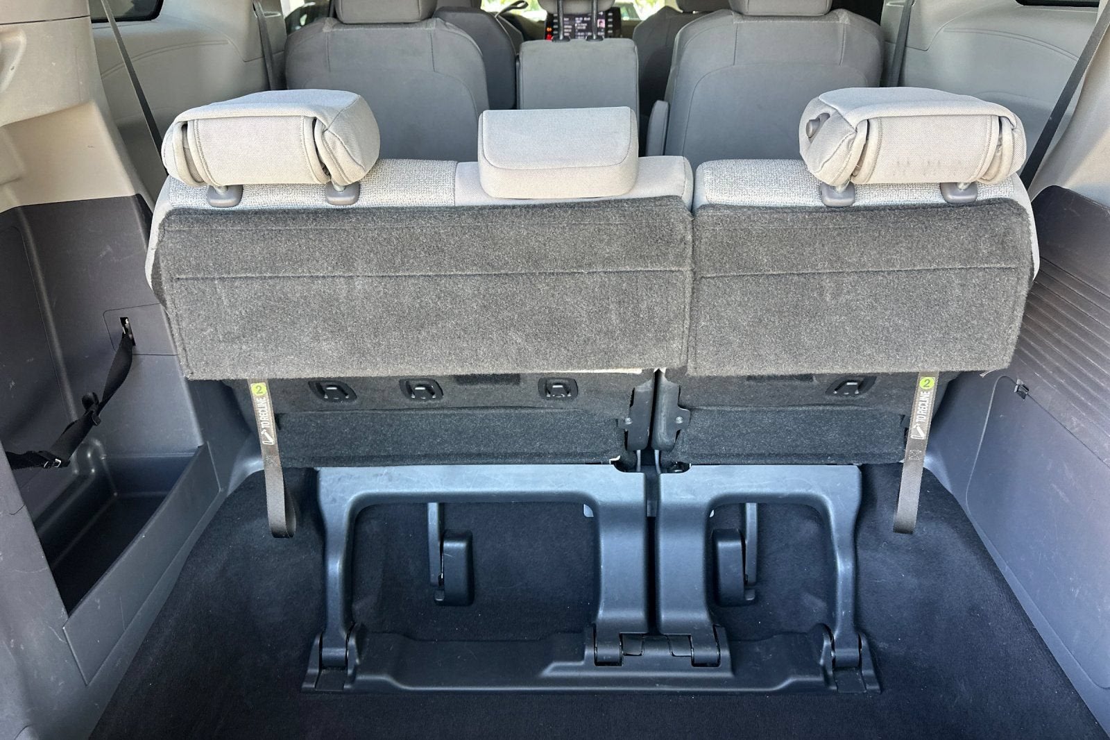 2022 Toyota Sienna LE