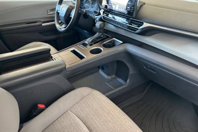 2022 Toyota Sienna LE