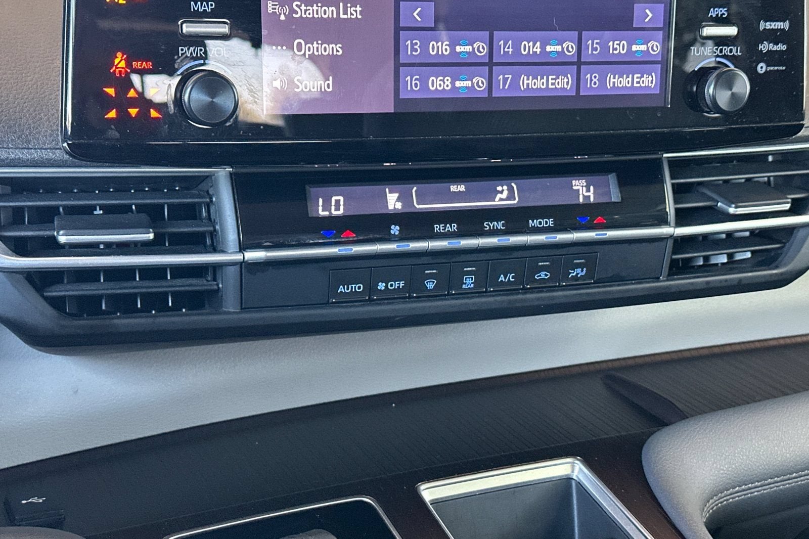 2022 Toyota Sienna LE