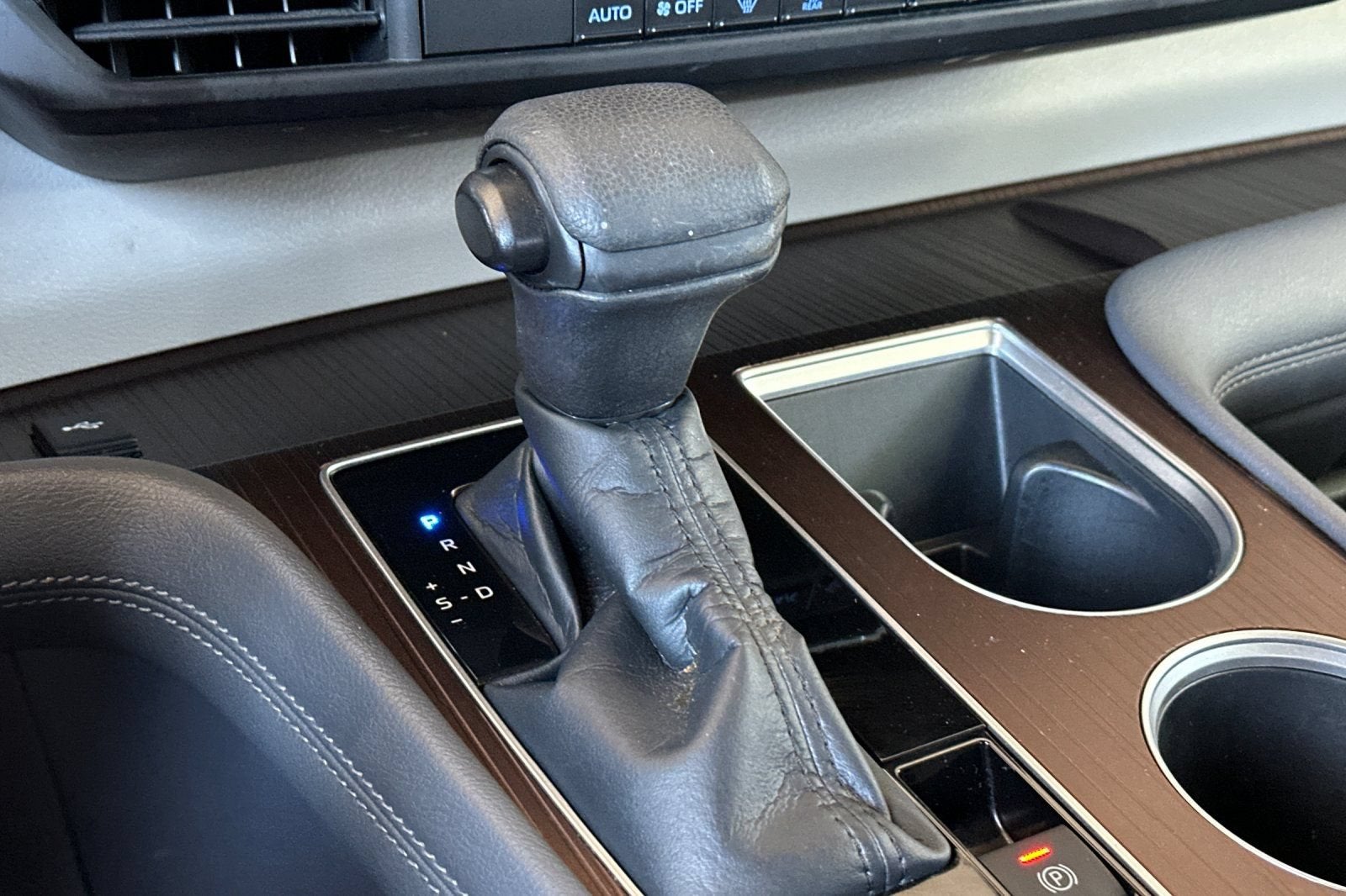 2022 Toyota Sienna LE