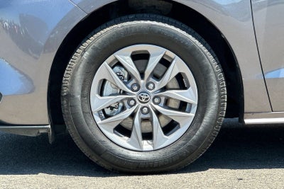 2022 Toyota Sienna LE