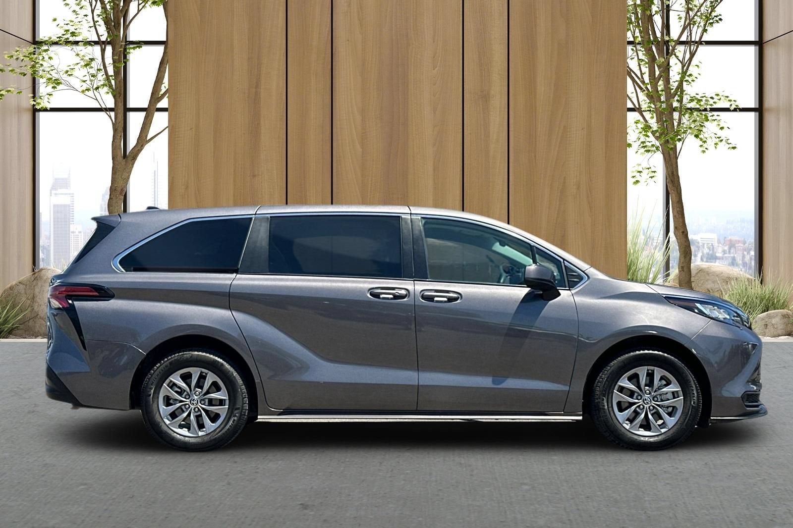 2022 Toyota Sienna LE