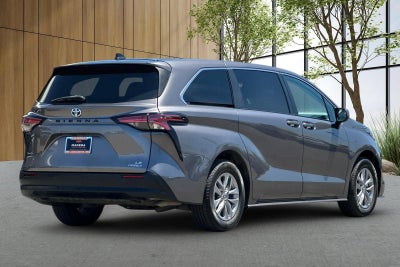 2022 Toyota Sienna LE