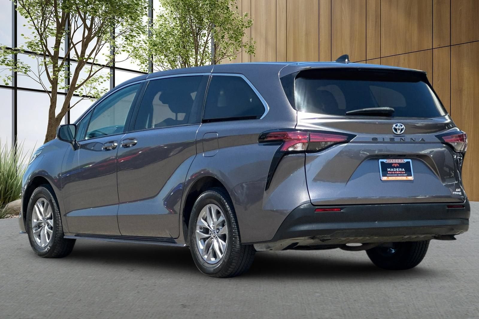 2022 Toyota Sienna LE