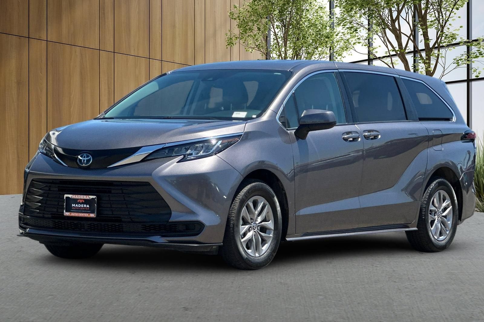 2022 Toyota Sienna LE