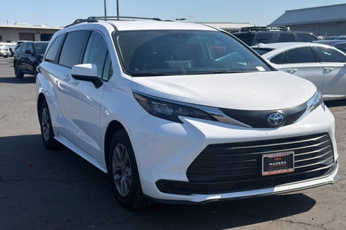 2024 Toyota Sienna LE