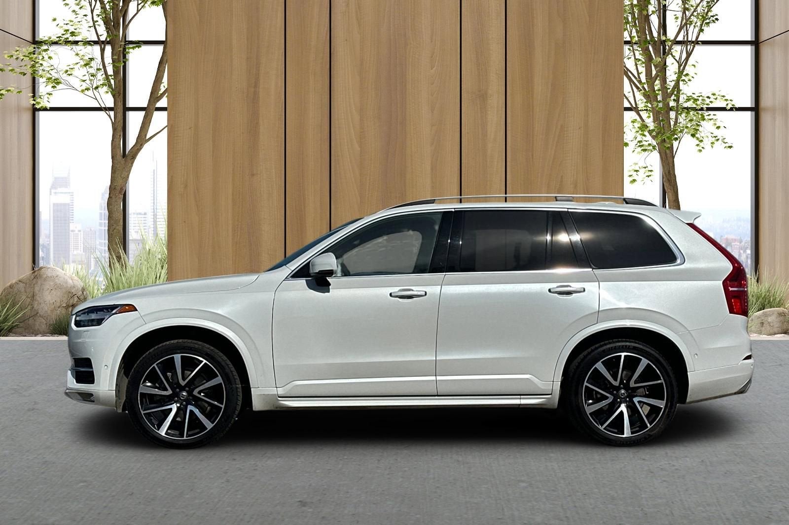 2018 Volvo XC90 Momentum
