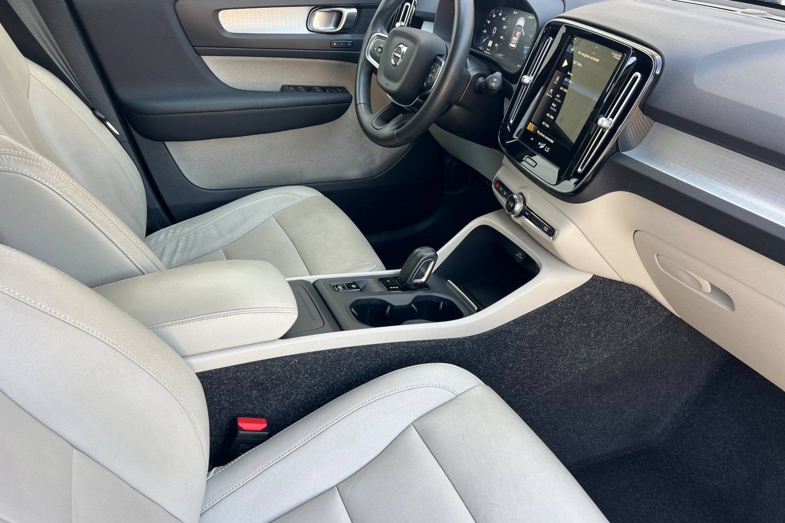 2021 Volvo XC40 Momentum
