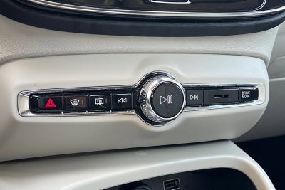 2021 Volvo XC40 Momentum