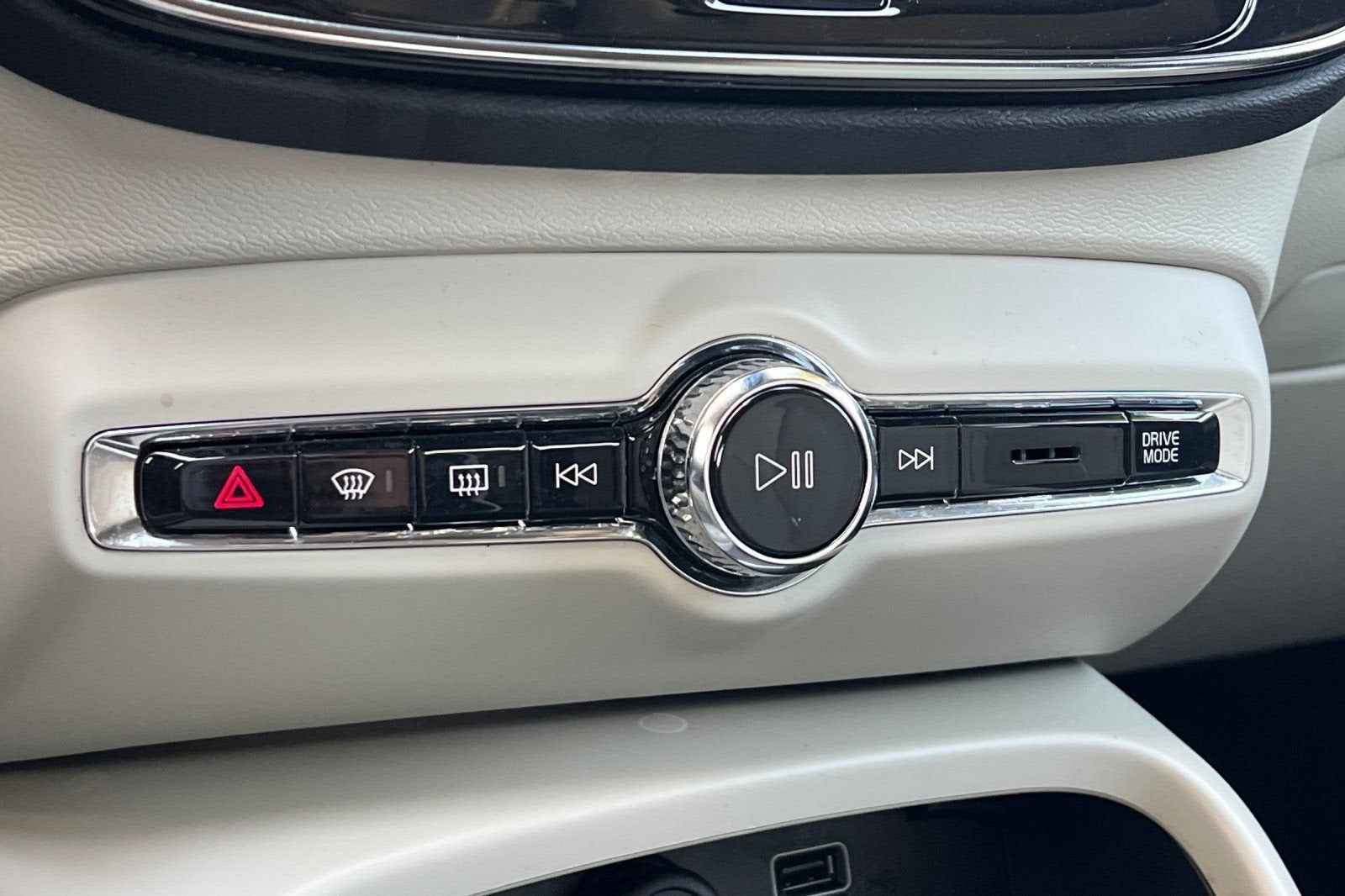 2021 Volvo XC40 Momentum