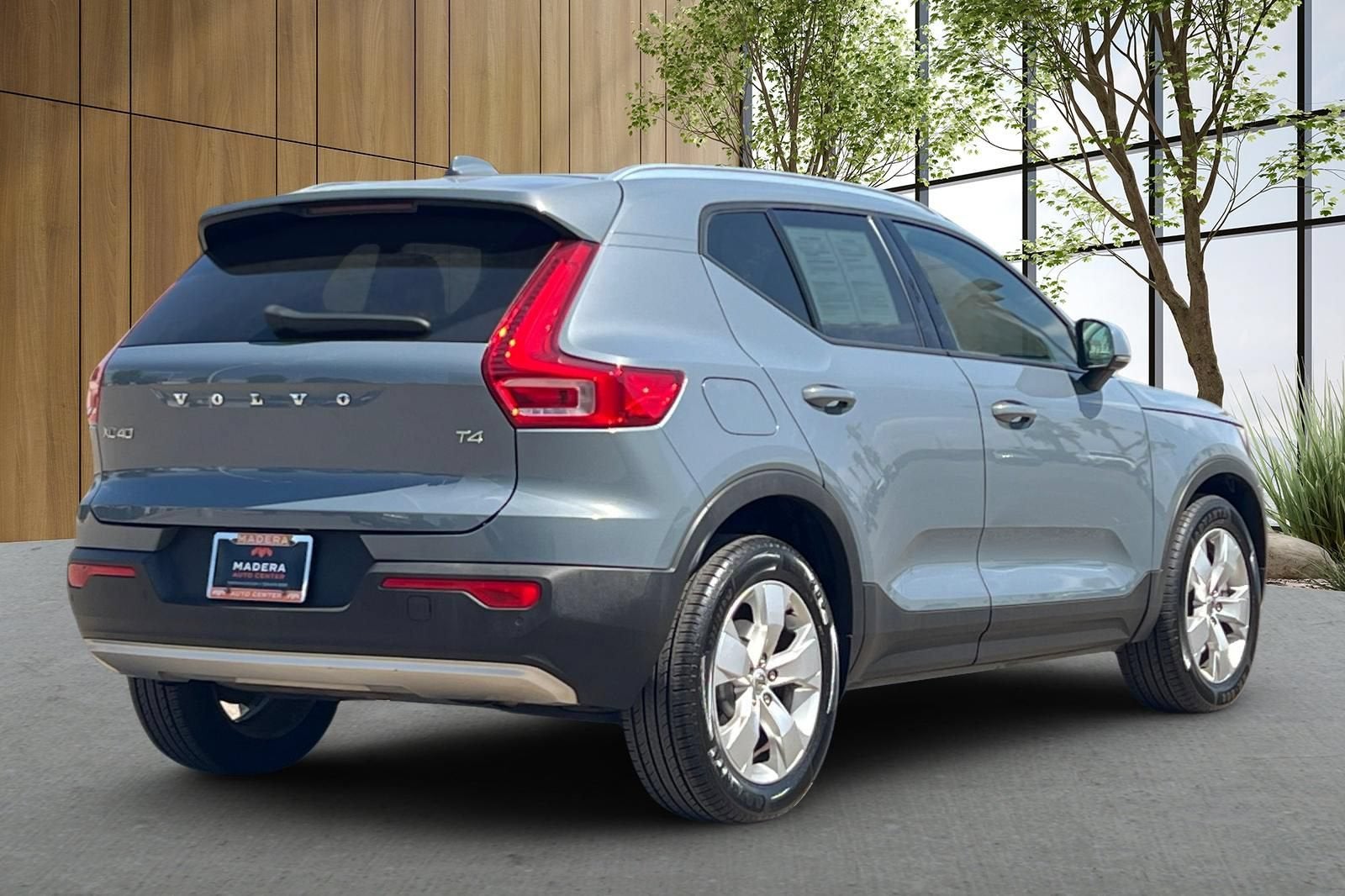 2021 Volvo XC40 Momentum