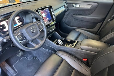 2023 Volvo XC40 Plus Dark Theme