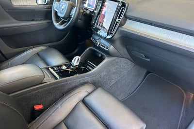 2023 Volvo XC40 Plus Dark Theme