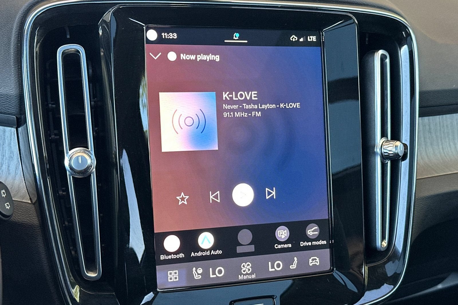 2023 Volvo XC40 Plus Dark Theme