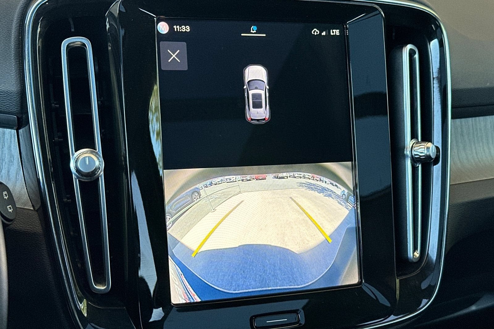 2023 Volvo XC40 Plus Dark Theme