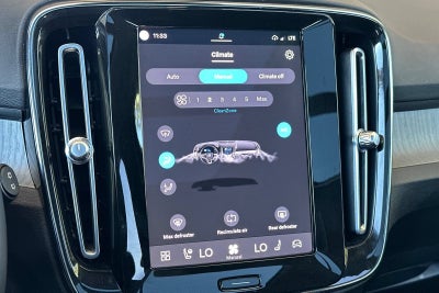 2023 Volvo XC40 Plus Dark Theme