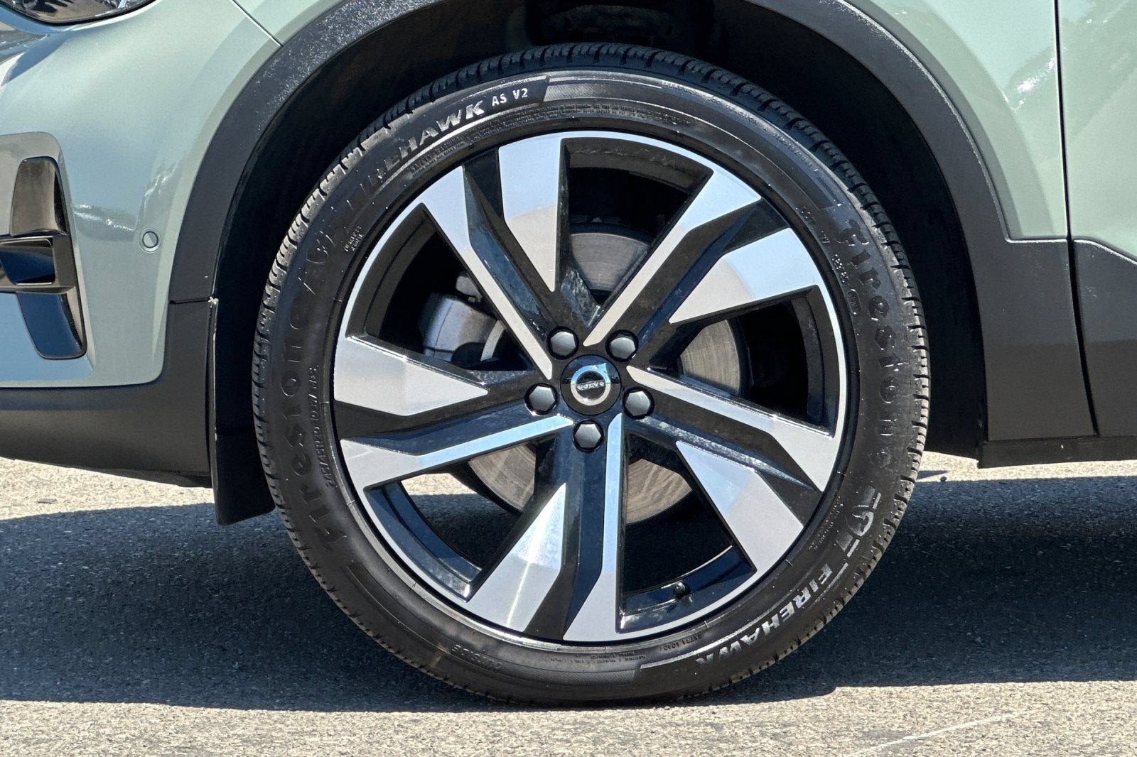 2023 Volvo XC40 Plus Dark Theme