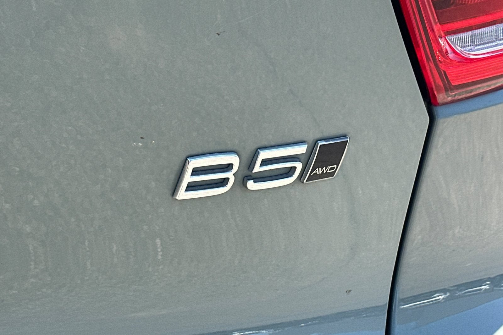 2023 Volvo XC40 Plus Dark Theme