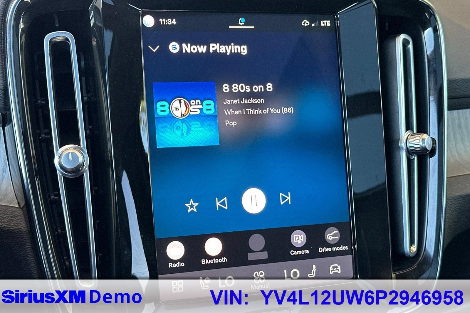 2023 Volvo XC40 Plus Dark Theme
