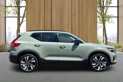 2023 Volvo XC40 Plus Dark Theme