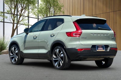2023 Volvo XC40 Plus Dark Theme